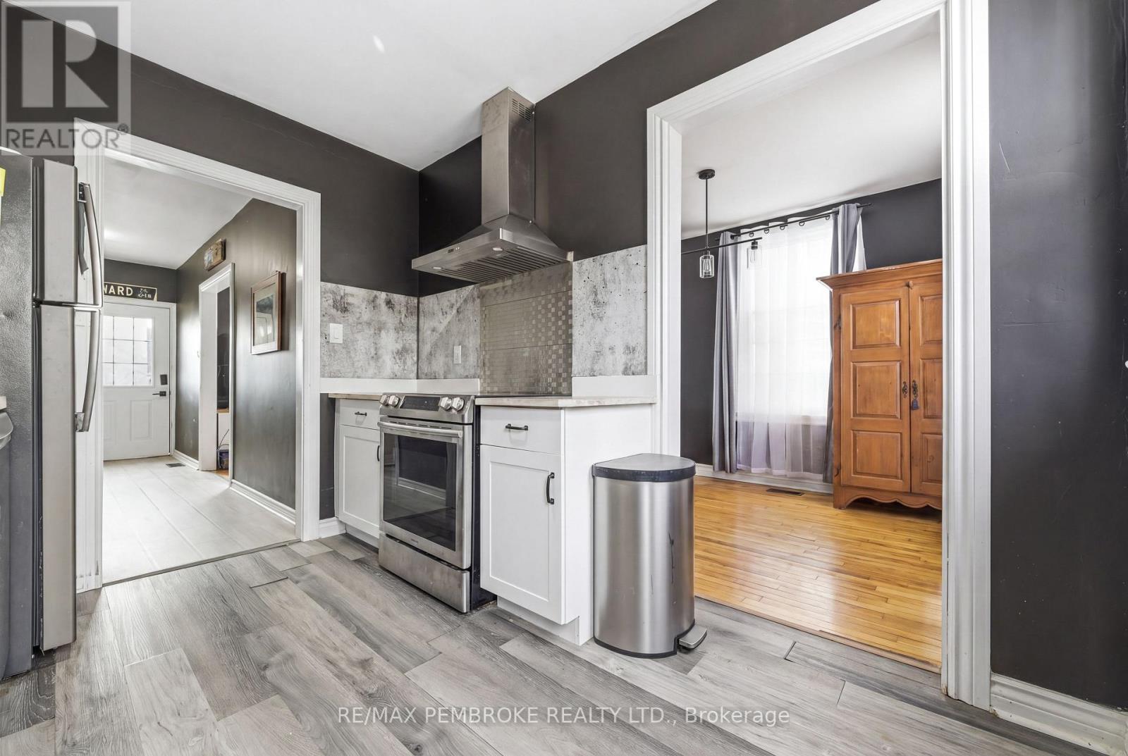 67 Alder Crescent, Deep River, ON - Indoor Photo Showing Kitchen