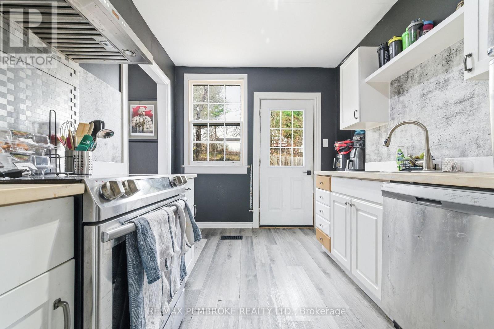 67 Alder Crescent, Deep River, ON - Indoor Photo Showing Kitchen