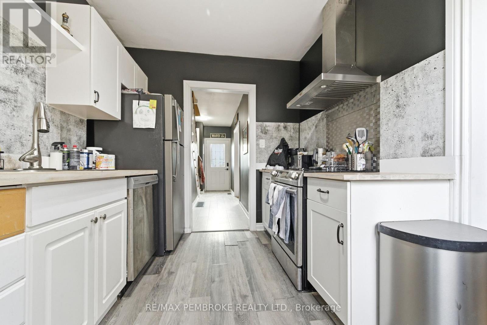 67 Alder Crescent, Deep River, ON - Indoor Photo Showing Kitchen