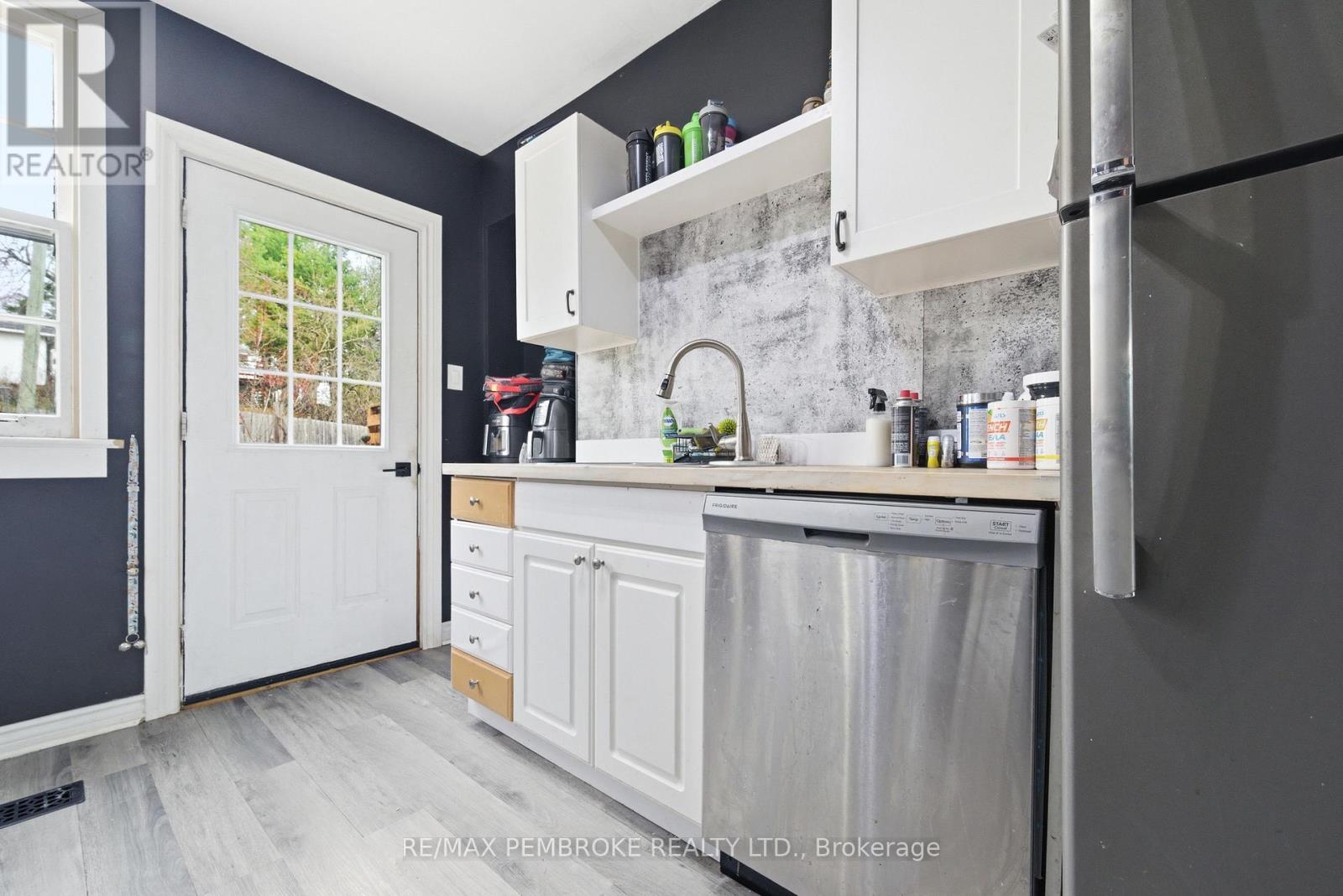 67 Alder Crescent, Deep River, ON - Indoor Photo Showing Kitchen