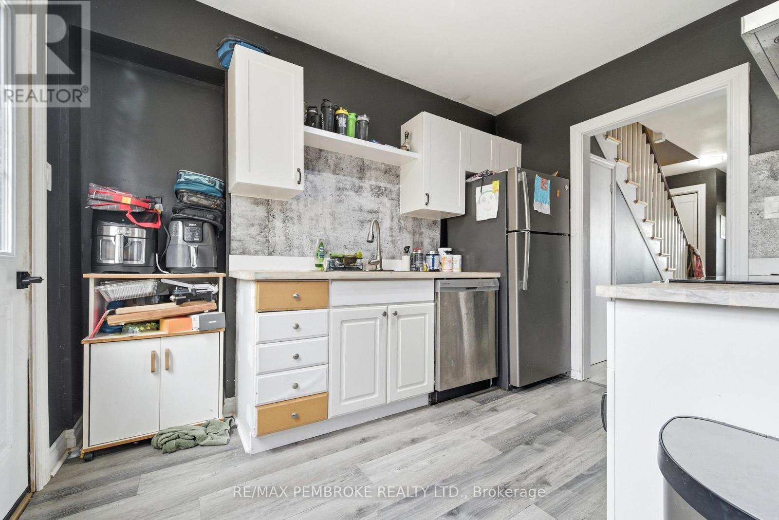 67 Alder Crescent, Deep River, ON - Indoor Photo Showing Kitchen