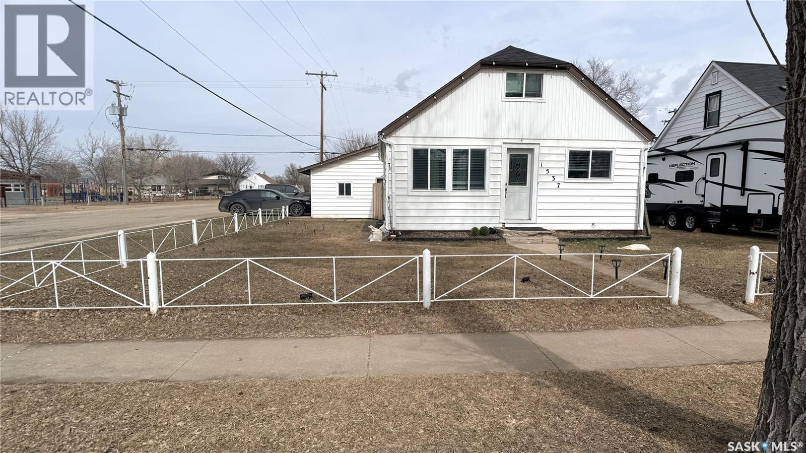 1537 Second Street, Estevan, SK - Outdoor