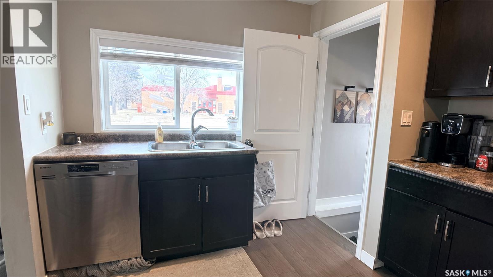 1537 Second Street, Estevan, SK - Indoor Photo Showing Kitchen With Double Sink