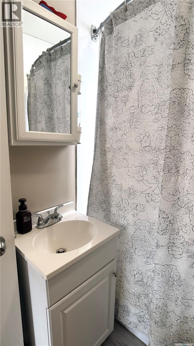 1537 Second Street, Estevan, SK - Indoor Photo Showing Bathroom