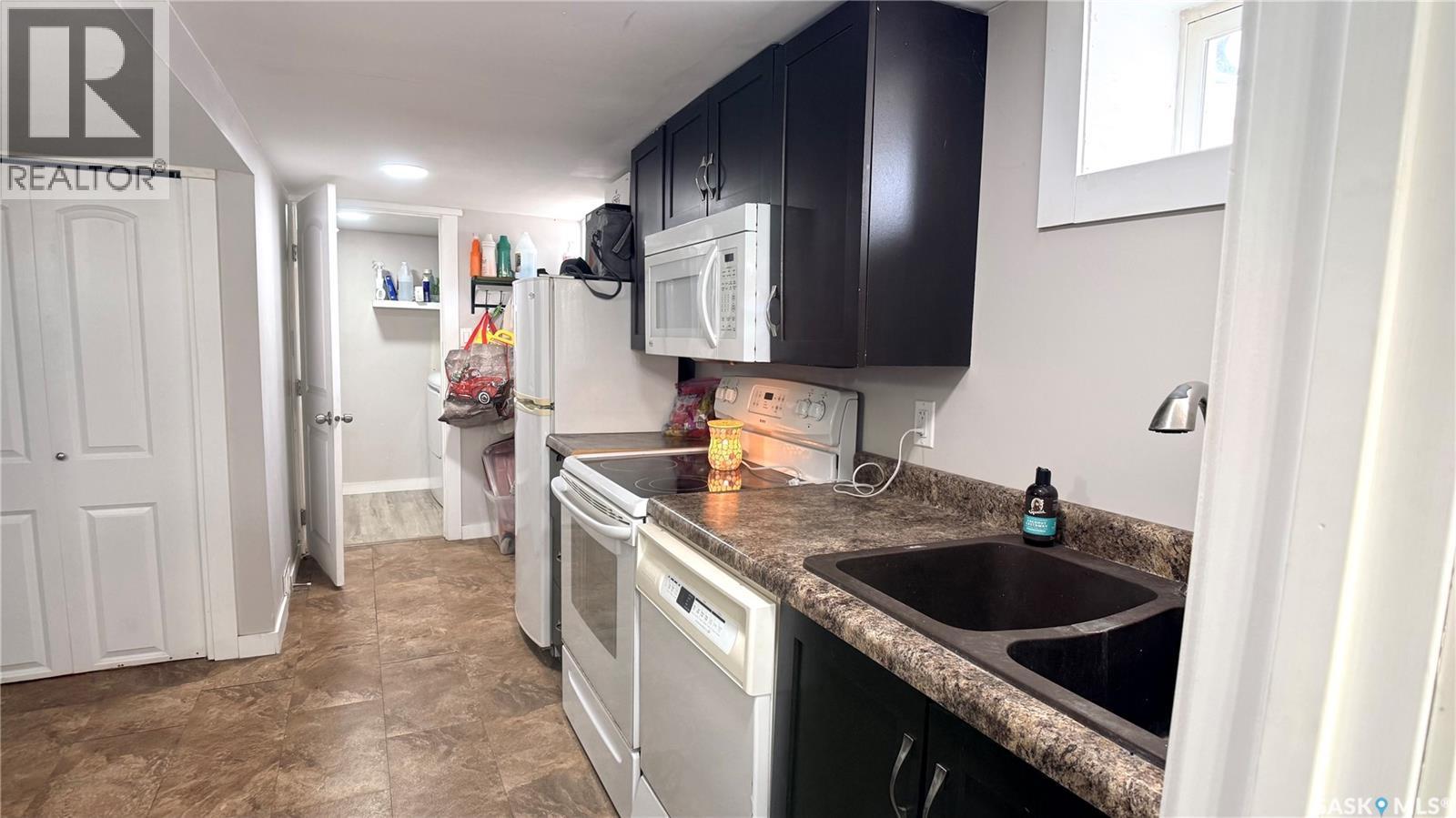 1537 Second Street, Estevan, SK - Indoor Photo Showing Kitchen