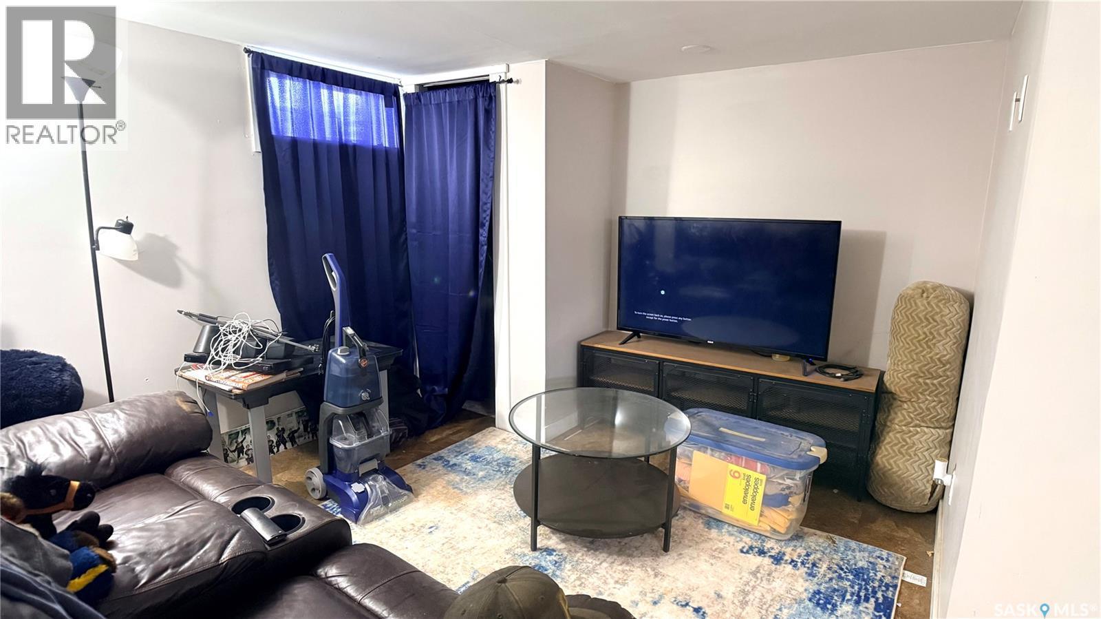 1537 Second Street, Estevan, SK - Indoor