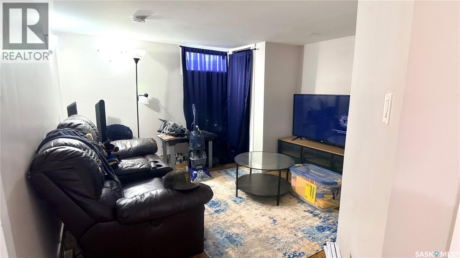 1537 Second Street, Estevan, SK - Indoor