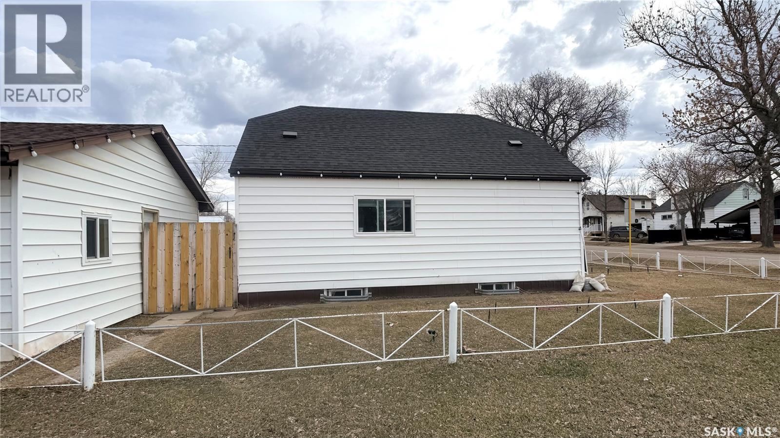 1537 Second Street, Estevan, SK - Outdoor