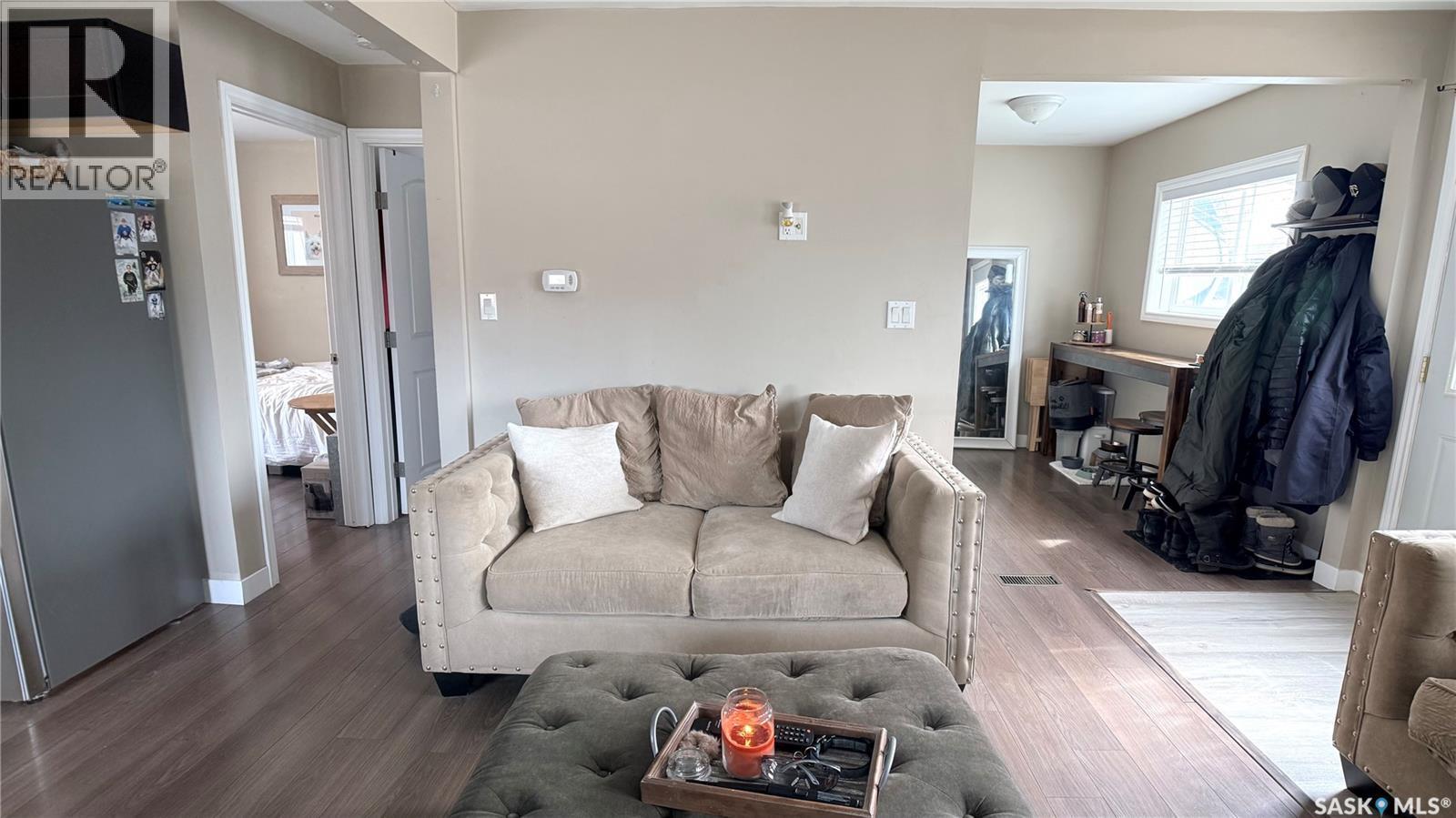 1537 Second Street, Estevan, SK - Indoor Photo Showing Living Room