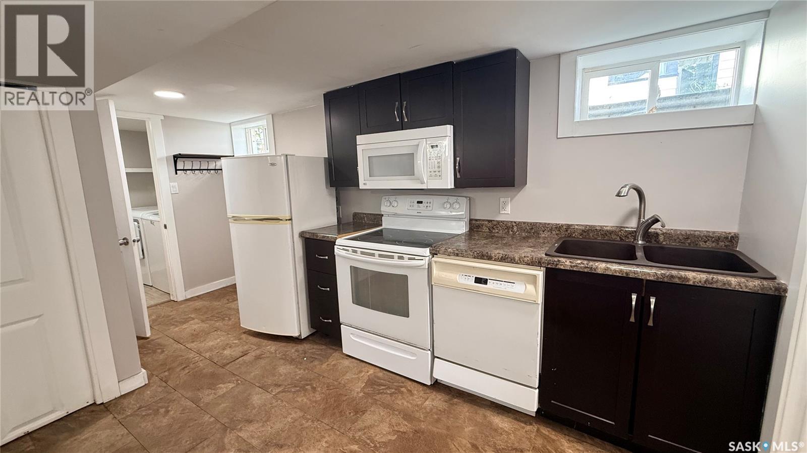 1537 Second Street, Estevan, SK - Indoor Photo Showing Kitchen With Double Sink