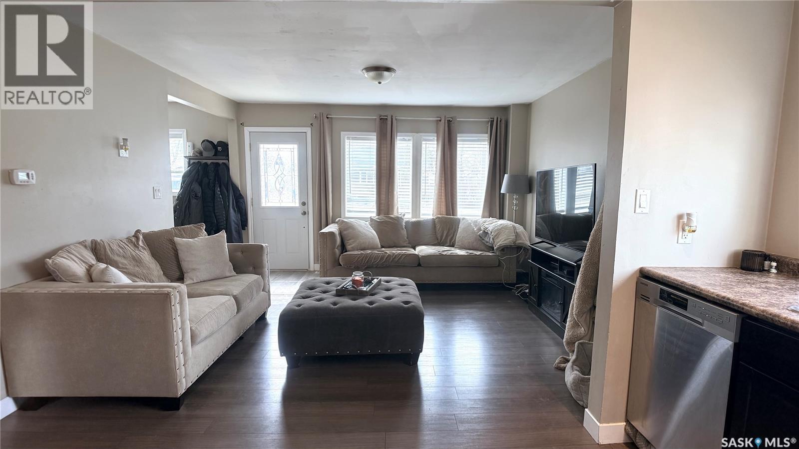 1537 Second Street, Estevan, SK - Indoor Photo Showing Living Room