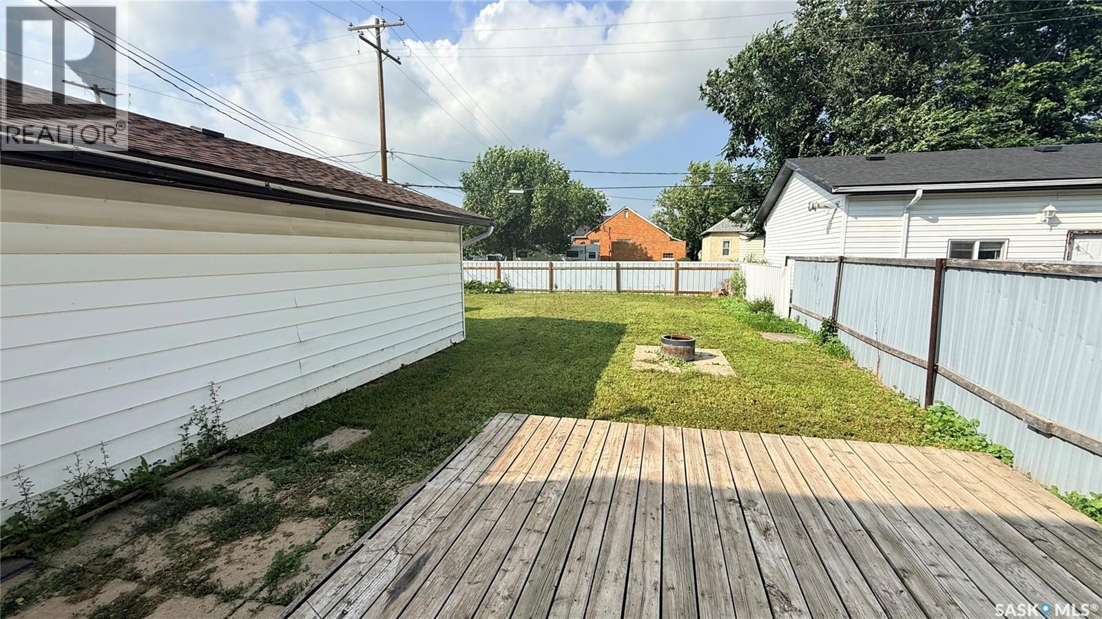 1537 Second Street, Estevan, SK - Outdoor With Deck Patio Veranda