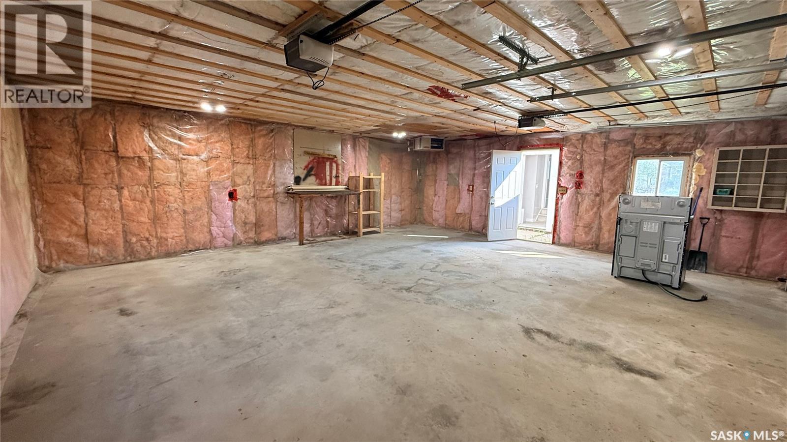 1537 Second Street, Estevan, SK - Indoor
