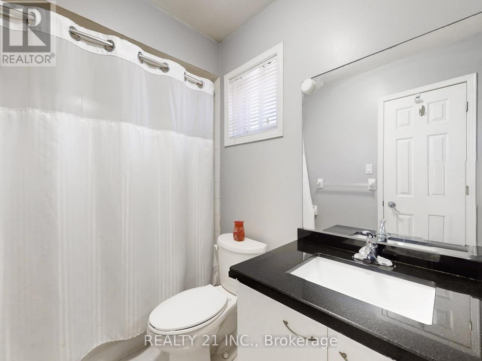 11 Iles Street W, Ajax, ON - Indoor Photo Showing Bathroom