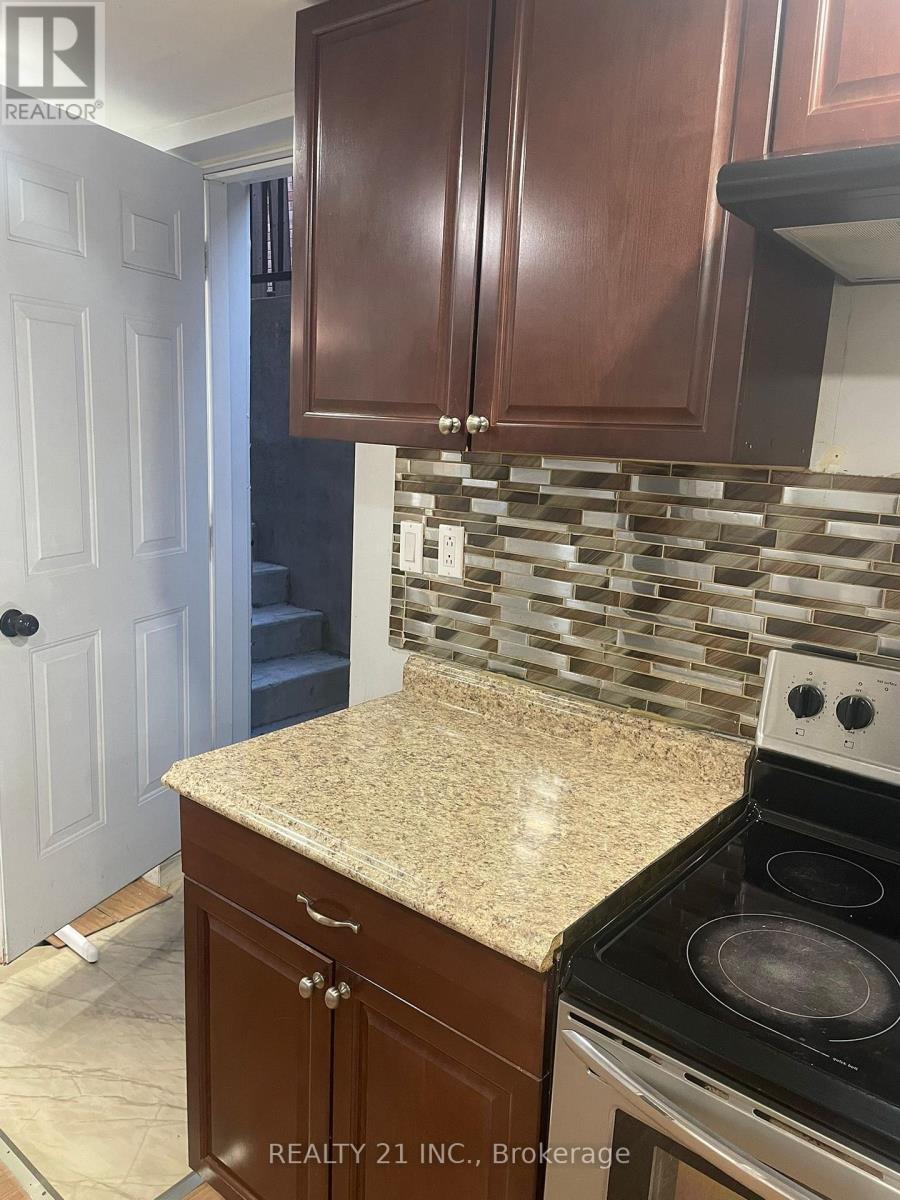 11 Iles Street W, Ajax, ON - Indoor Photo Showing Kitchen