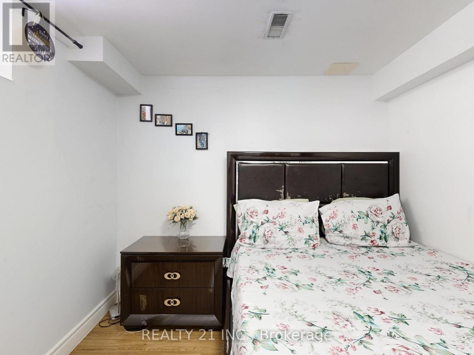 11 Iles Street W, Ajax, ON - Indoor Photo Showing Bedroom