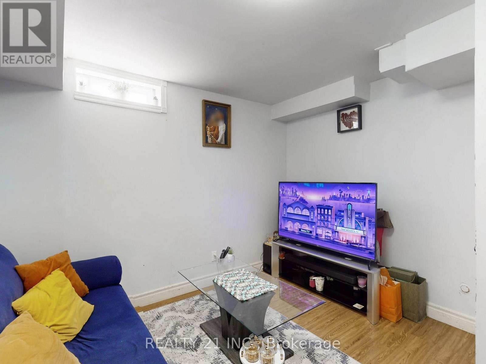 11 Iles Street W, Ajax, ON - Indoor