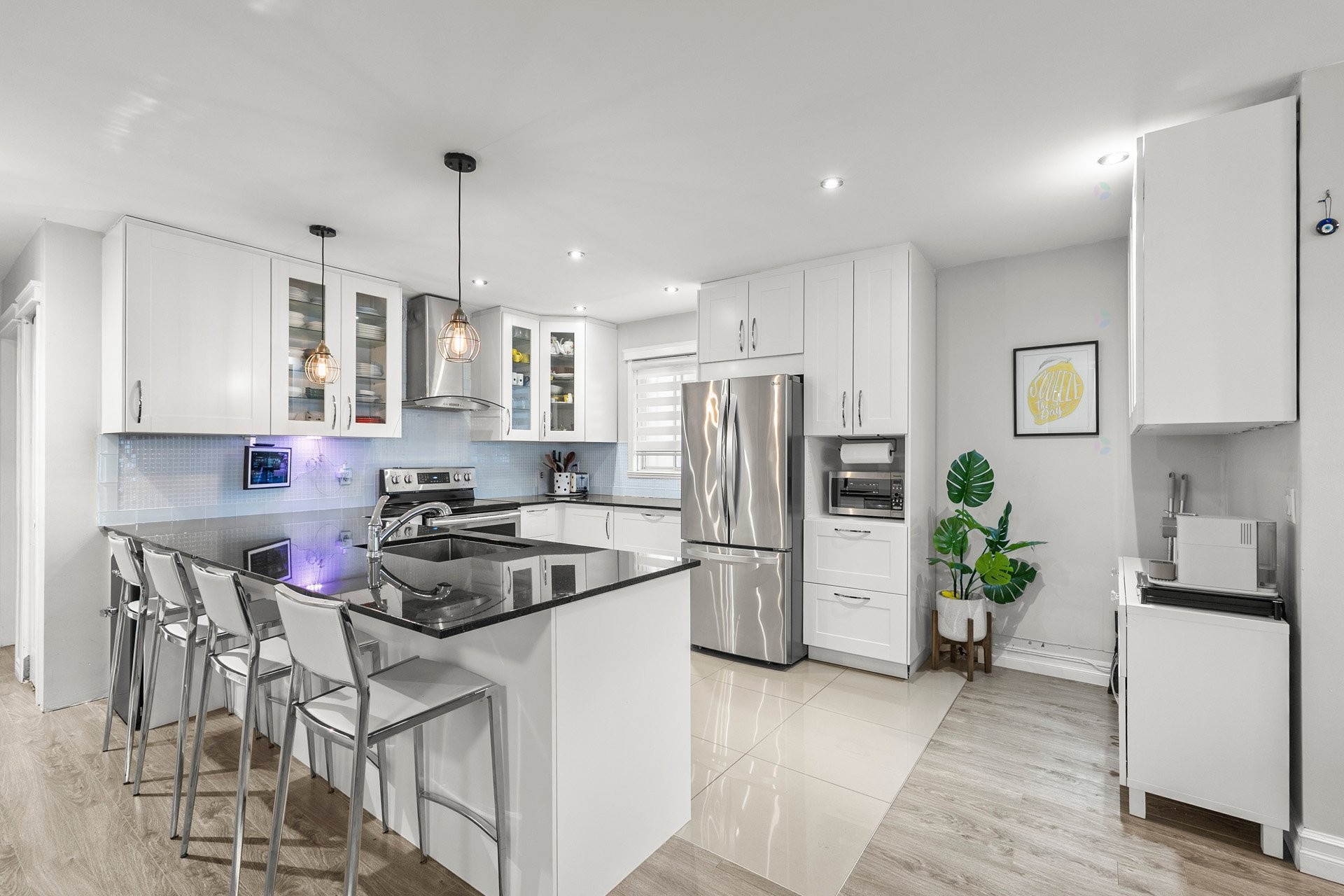 Kitchen - 1937 Boul. Guy-Bouchard, Montréal (Lasalle), QC - Indoor Photo Showing Kitchen With Upgraded Kitchen