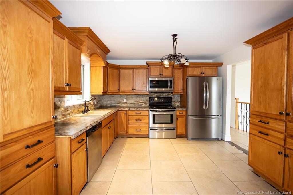372 Kimble Dr, Fredericton, NB