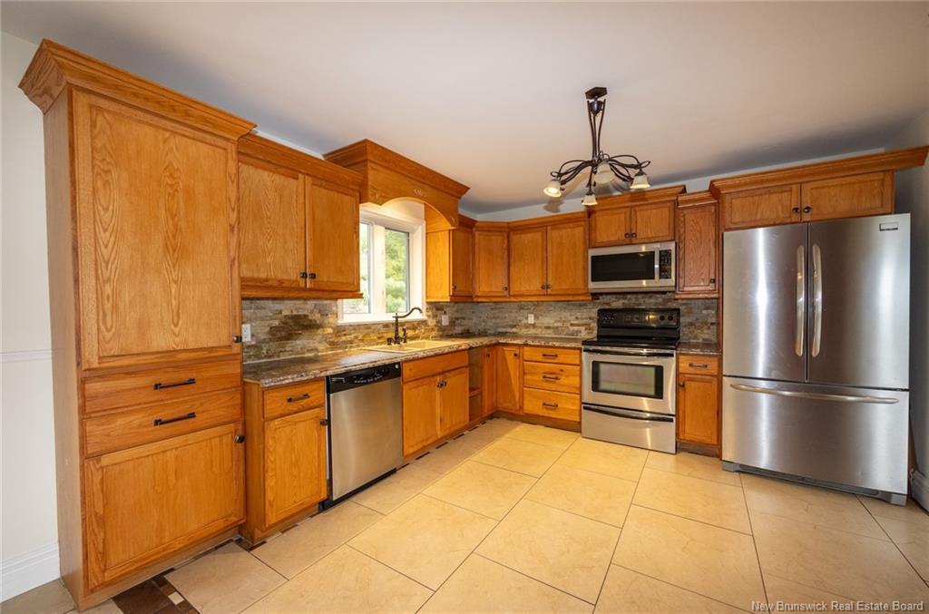 372 Kimble Dr, Fredericton, NB