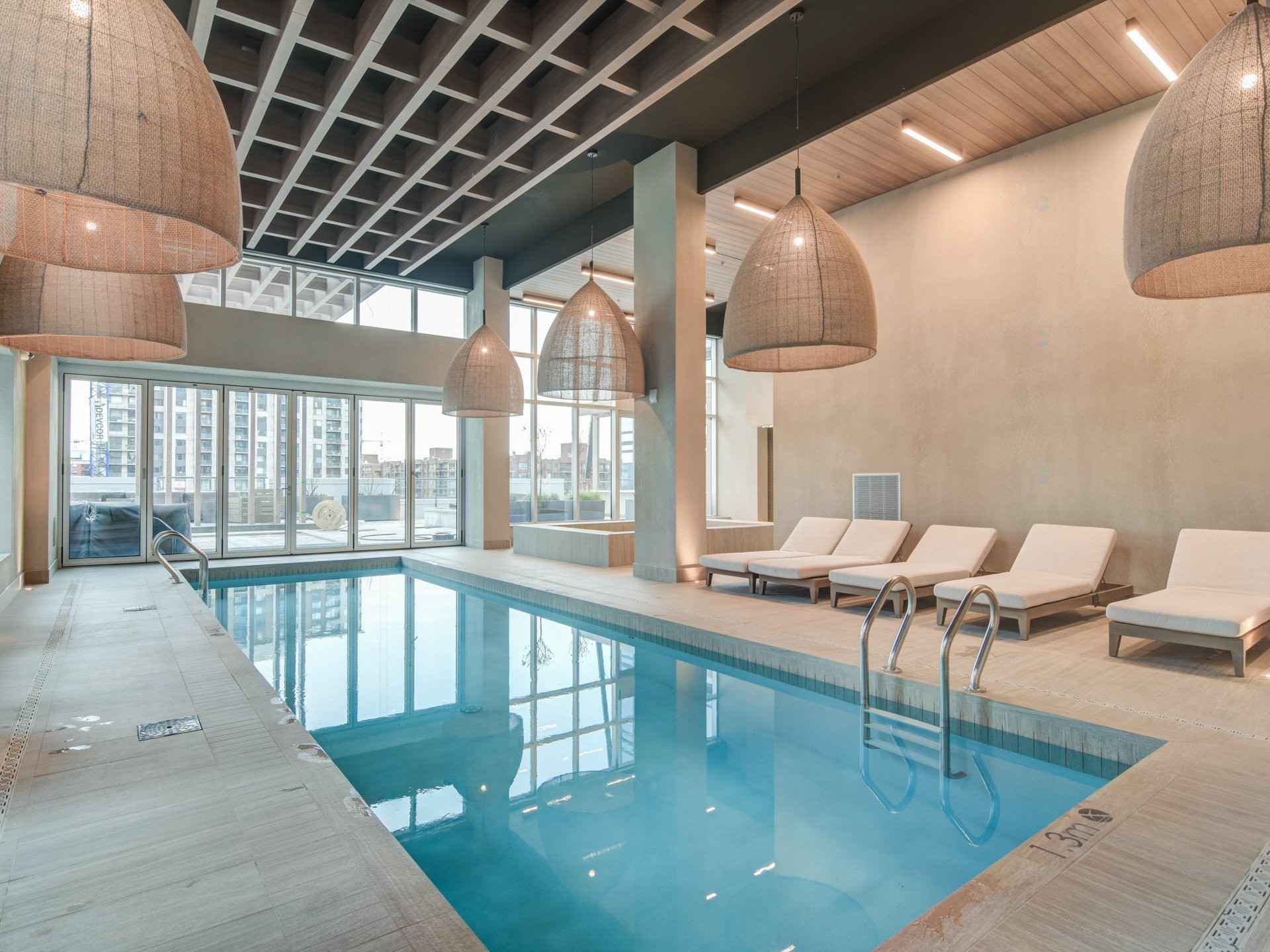 Piscine - 4905-1288 Rue St-Antoine O., Montréal (Ville-Marie), QC - Indoor Photo Showing Other Room With In Ground Pool
