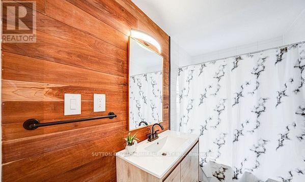 43 Adair Avenue, Hamilton, ON - Indoor Photo Showing Bathroom
