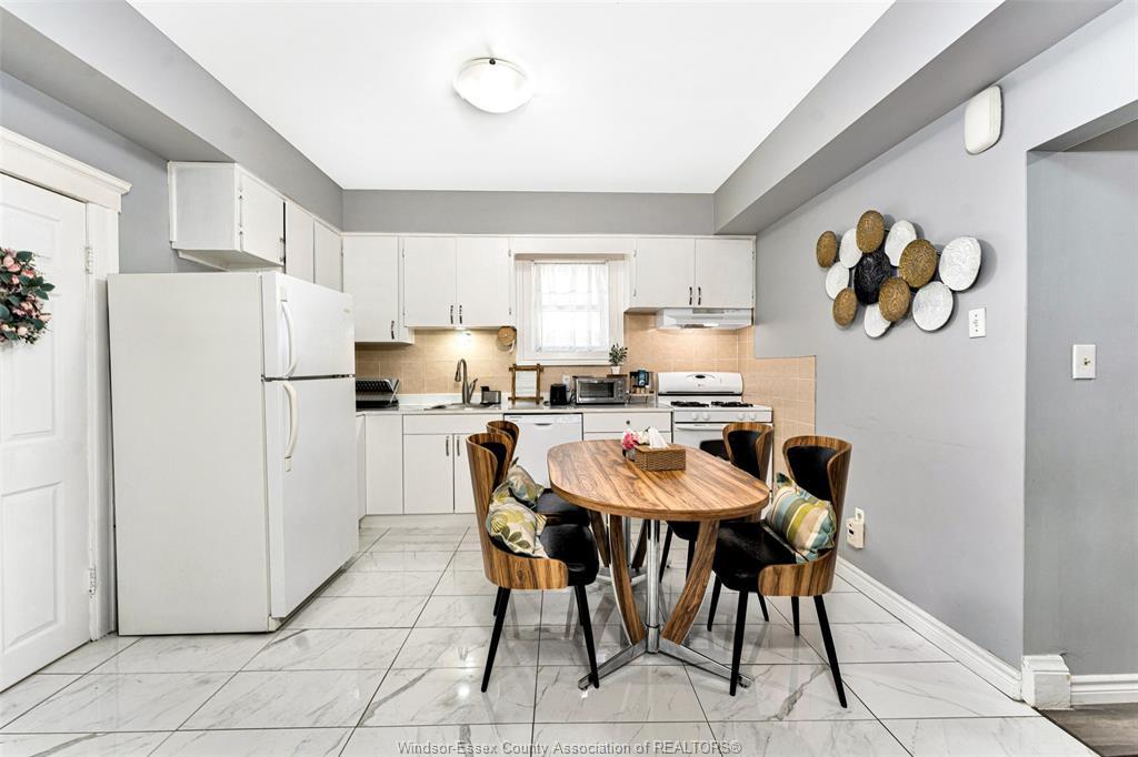 1055 Hall, Windsor, ON