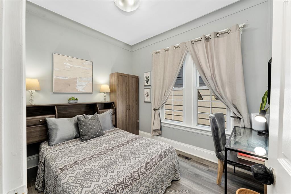 1055 Hall, Windsor, ON