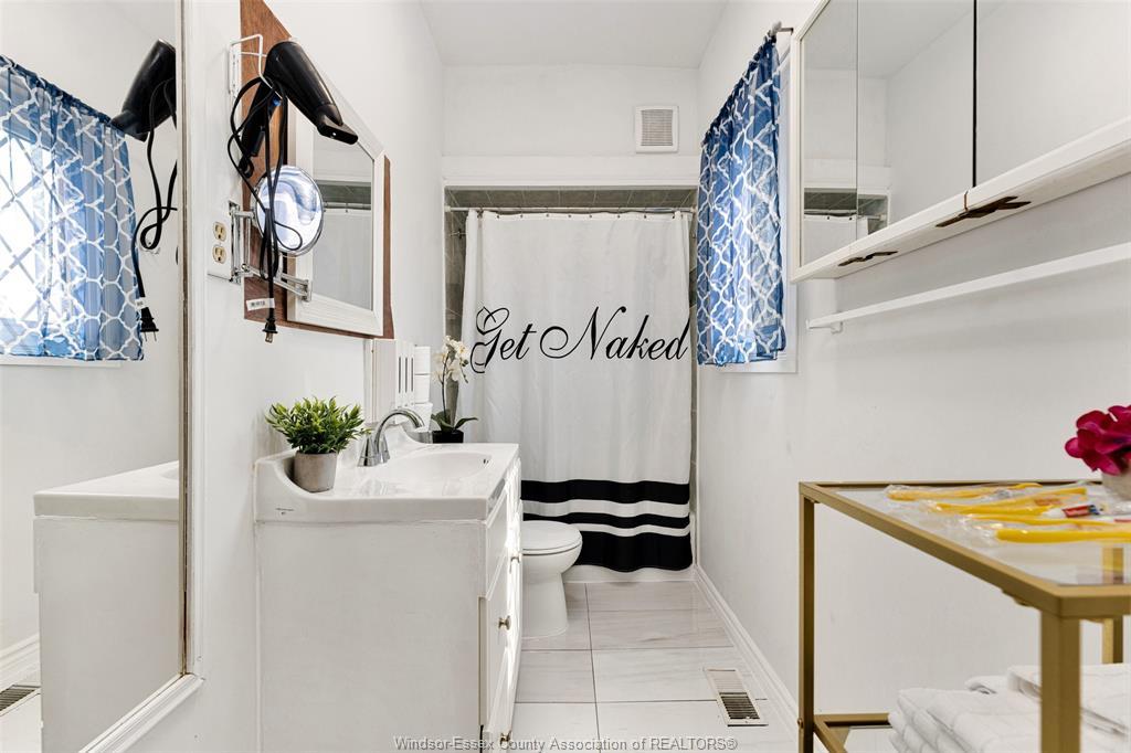 1055 Hall, Windsor, ON