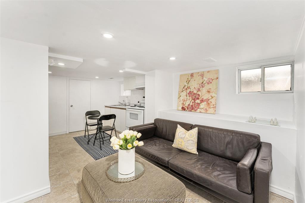1055 Hall, Windsor, ON