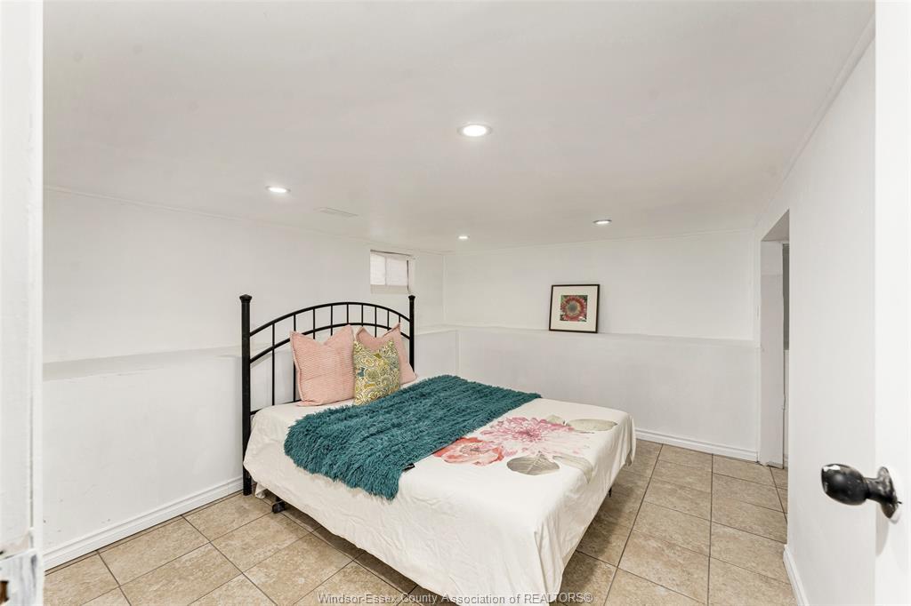 1055 Hall, Windsor, ON