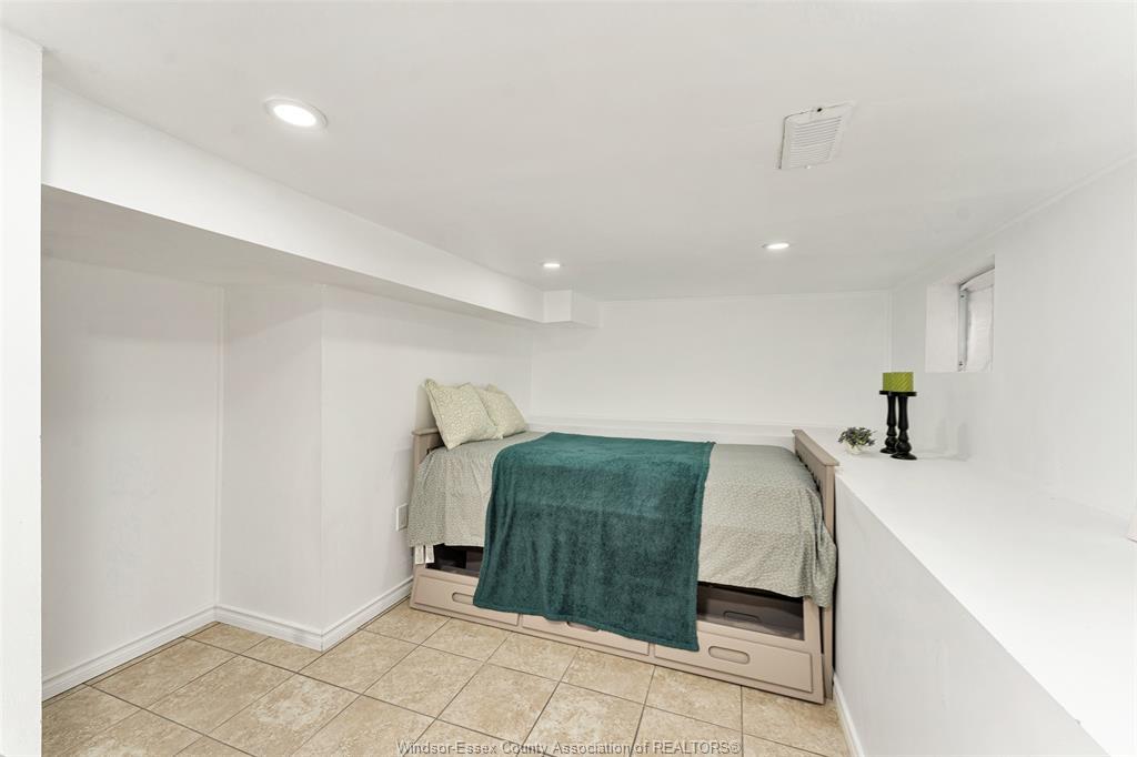 1055 Hall, Windsor, ON