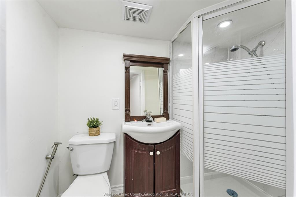 1055 Hall, Windsor, ON