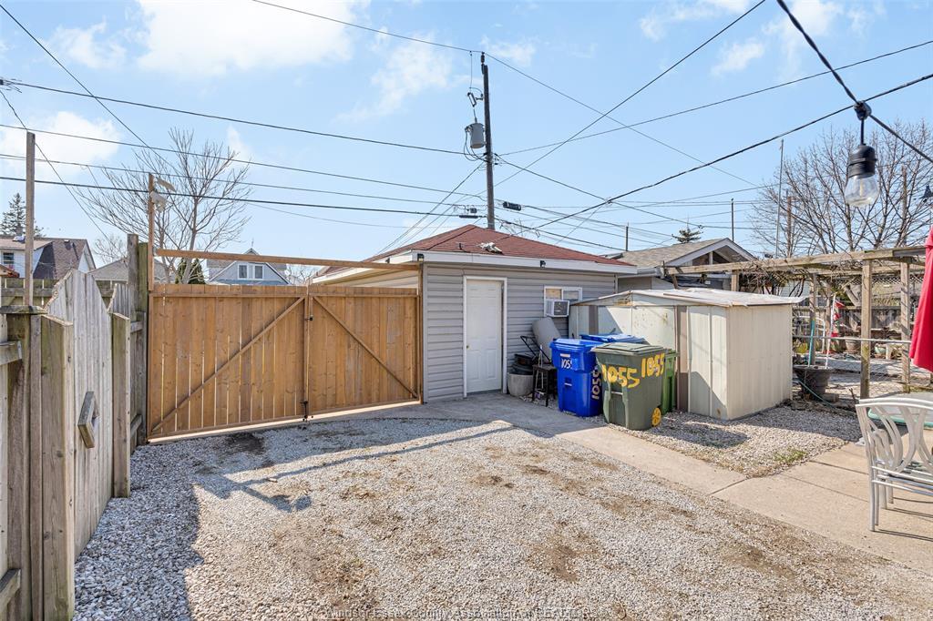 1055 Hall, Windsor, ON