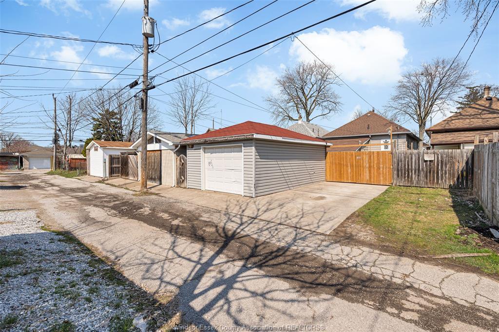 1055 Hall, Windsor, ON