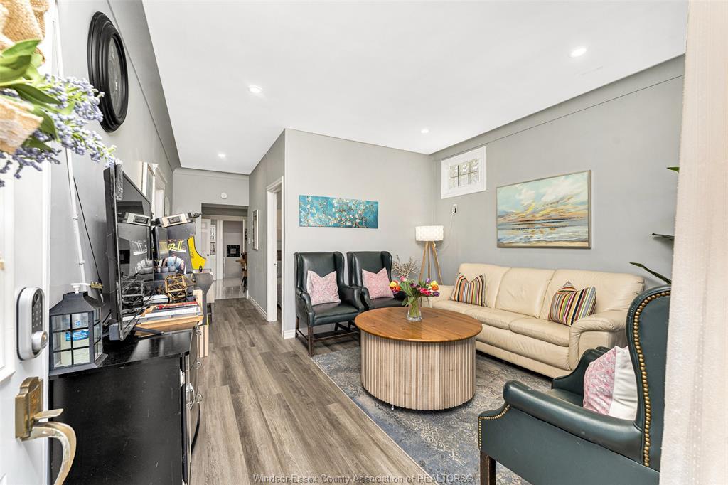 1055 Hall, Windsor, ON