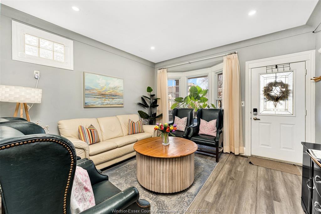 1055 Hall, Windsor, ON