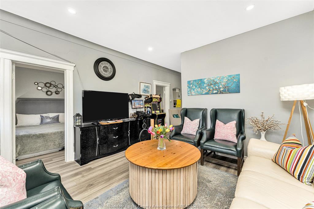 1055 Hall, Windsor, ON