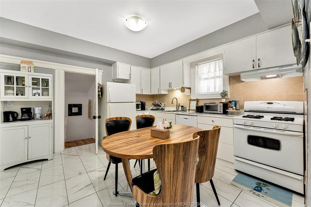 1055 Hall, Windsor, ON