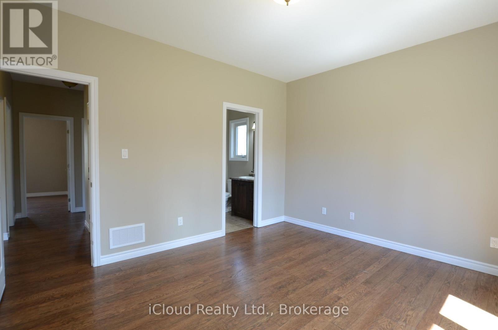 25 Rue Vanier, Tiny, ON - Indoor Photo Showing Other Room