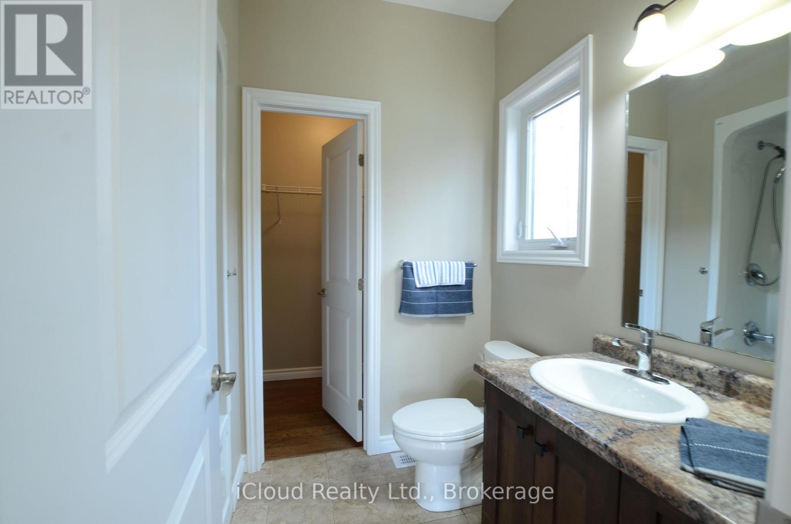25 Rue Vanier, Tiny, ON - Indoor Photo Showing Bathroom
