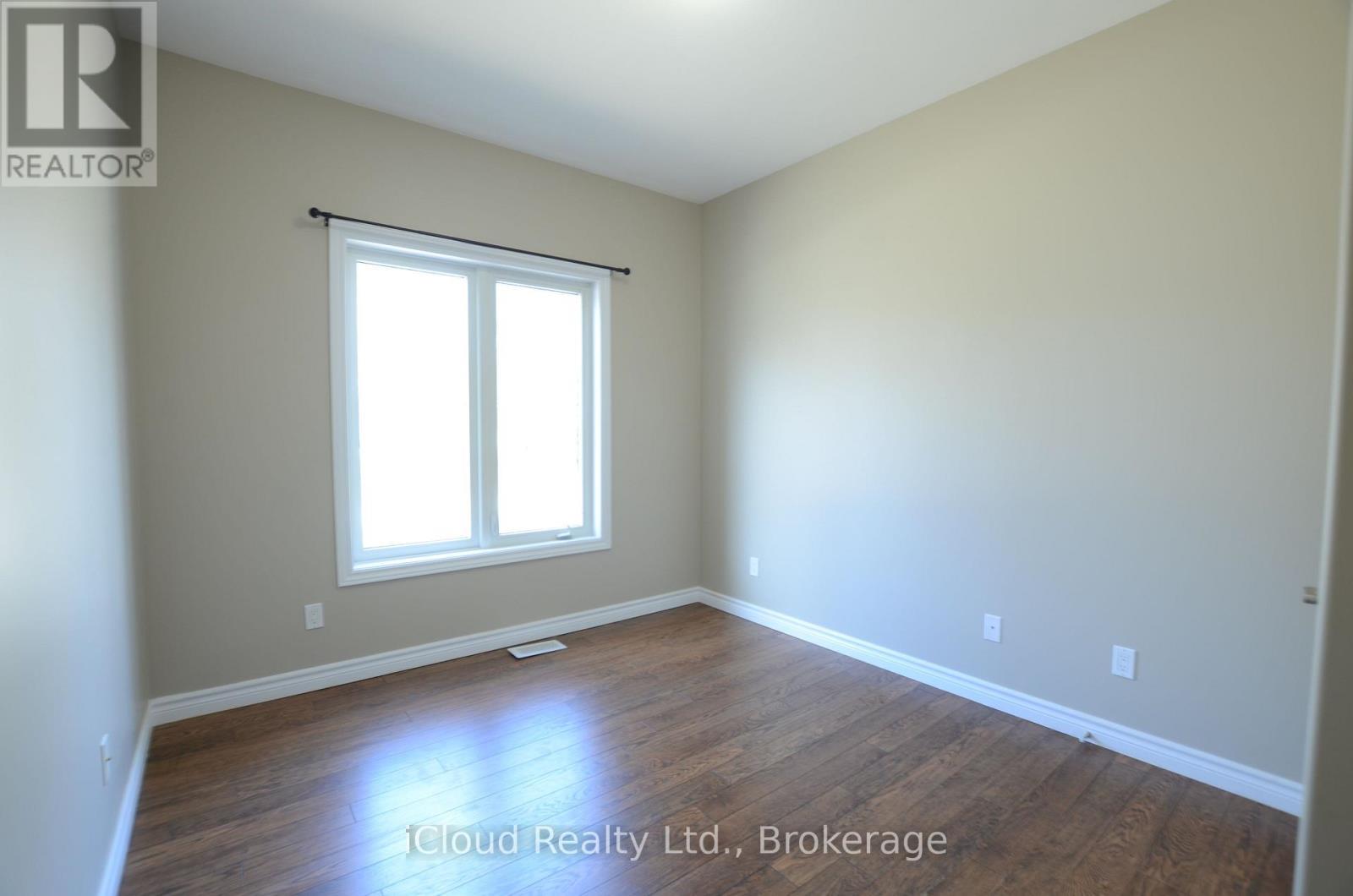 25 Rue Vanier, Tiny, ON - Indoor Photo Showing Other Room