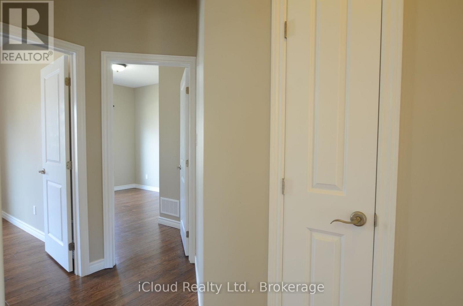25 Rue Vanier, Tiny, ON - Indoor Photo Showing Other Room