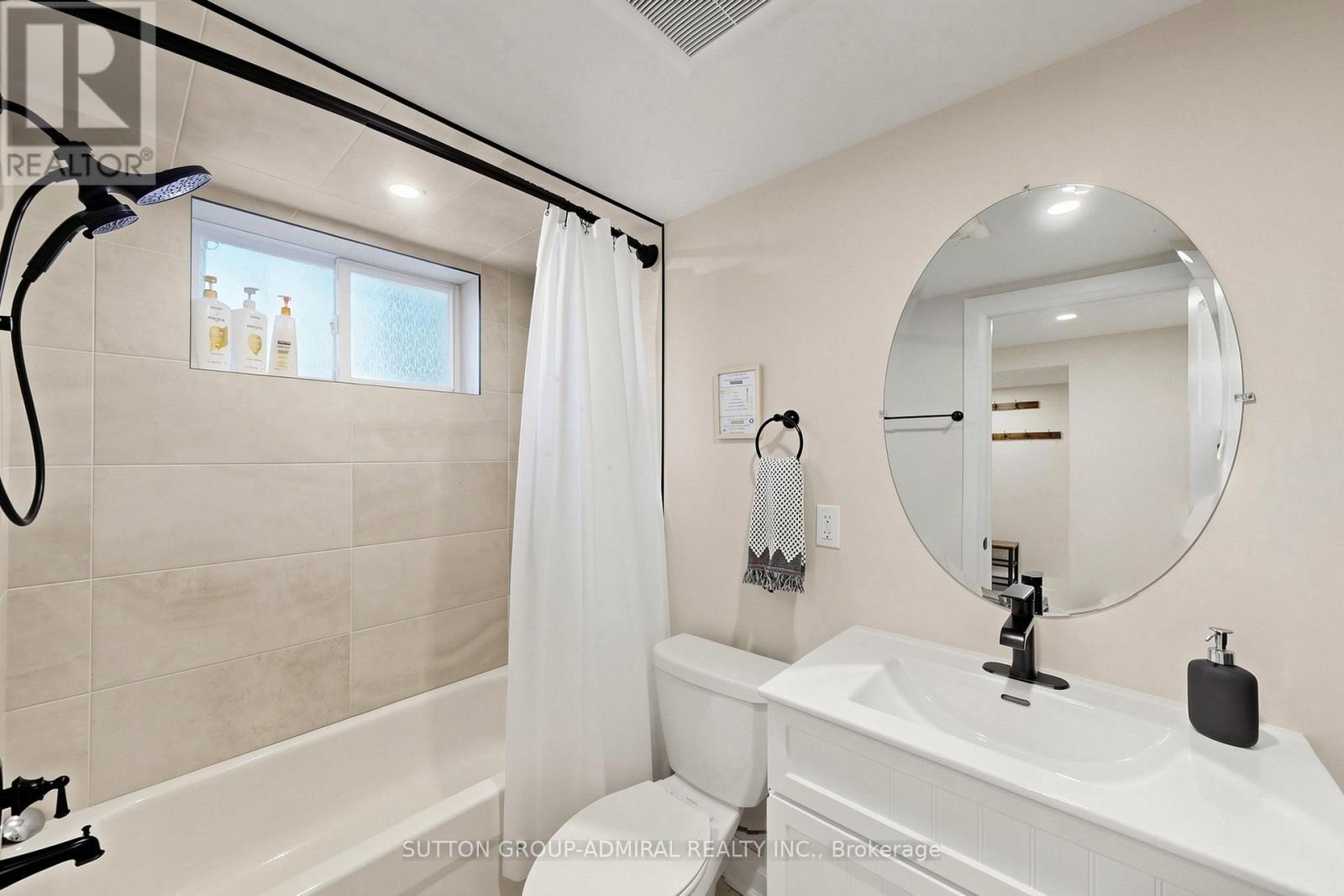 28 Timcourt Drive, Tiny, ON - Indoor Photo Showing Bathroom
