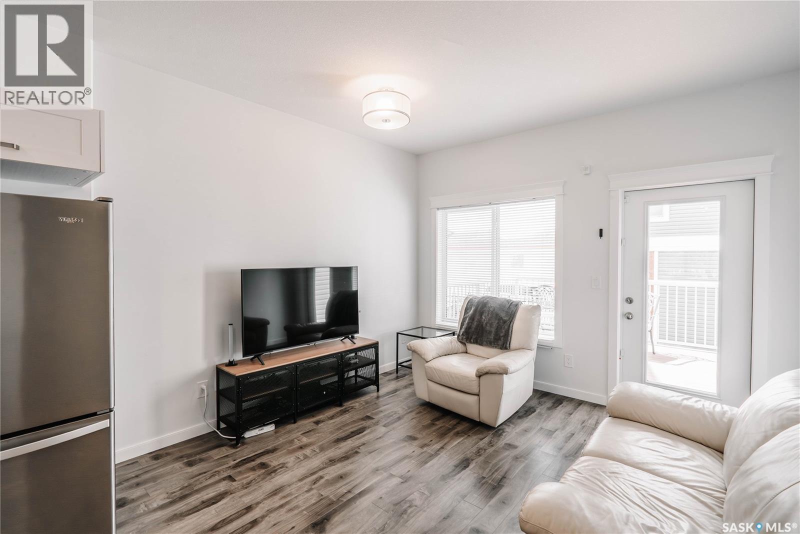 451 L Avenue S, Saskatoon, SK - Indoor Photo Showing Living Room