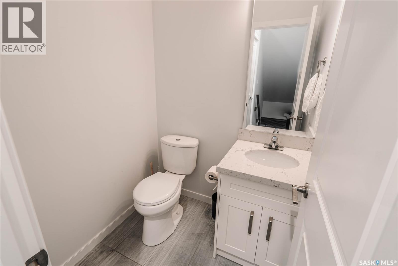 451 L Avenue S, Saskatoon, SK - Indoor Photo Showing Bathroom