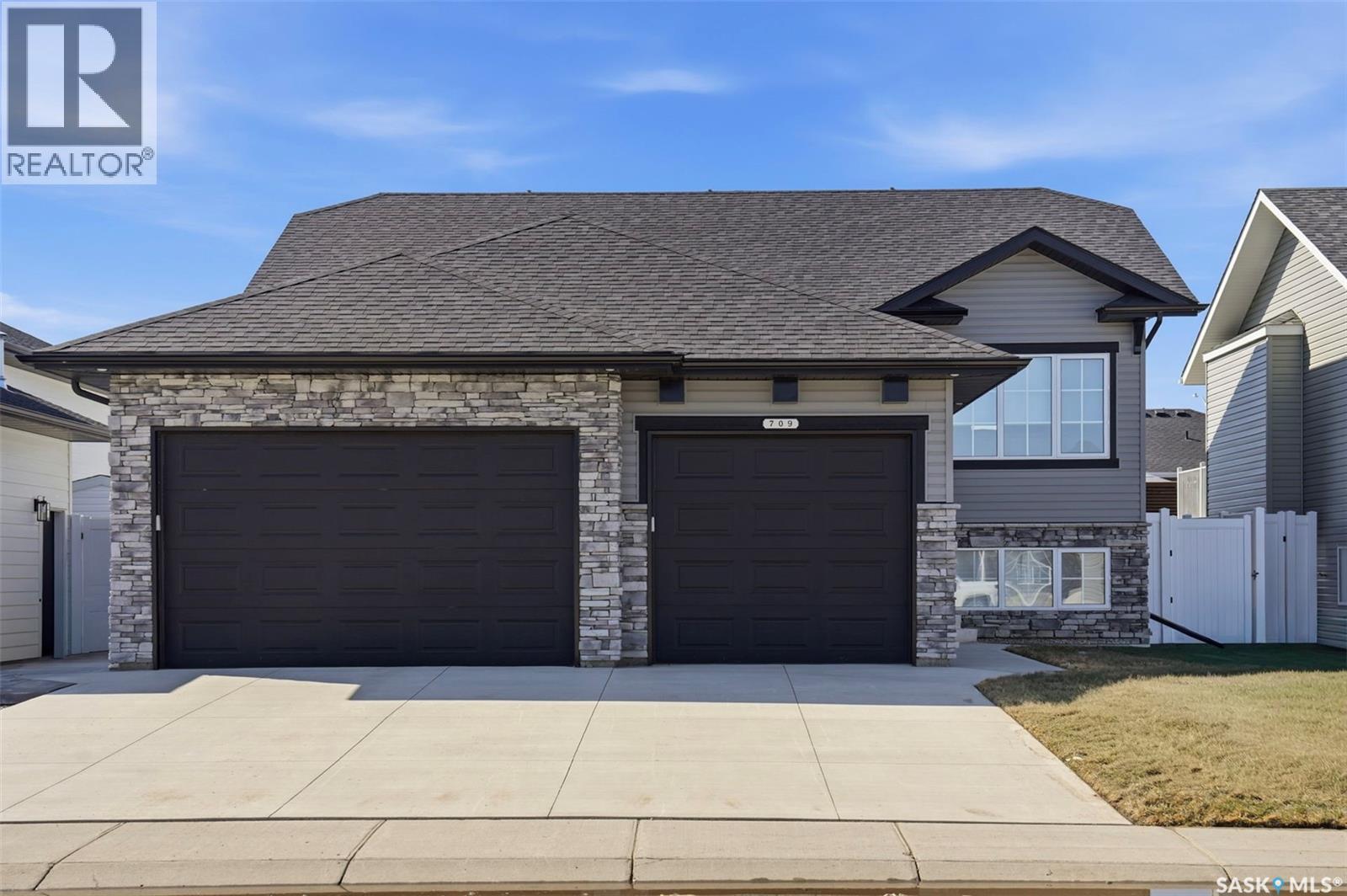 709 Sarazen Drive, Warman, SK - Outdoor