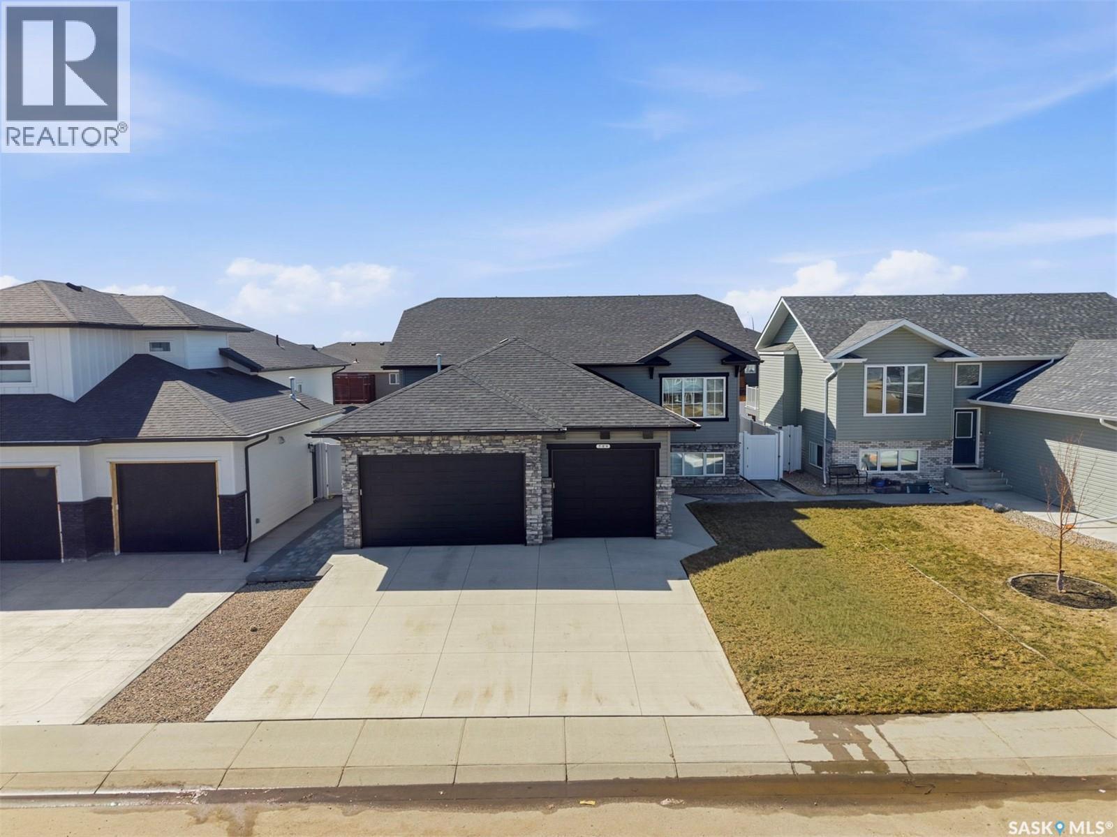 709 Sarazen Drive, Warman, SK - Outdoor With Deck Patio Veranda With Facade