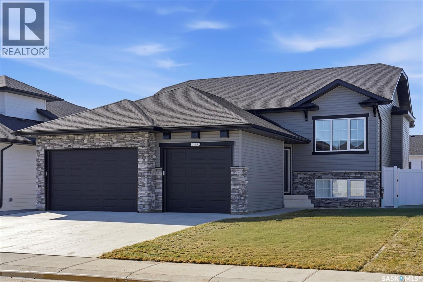709 Sarazen Drive, Warman, SK - Outdoor