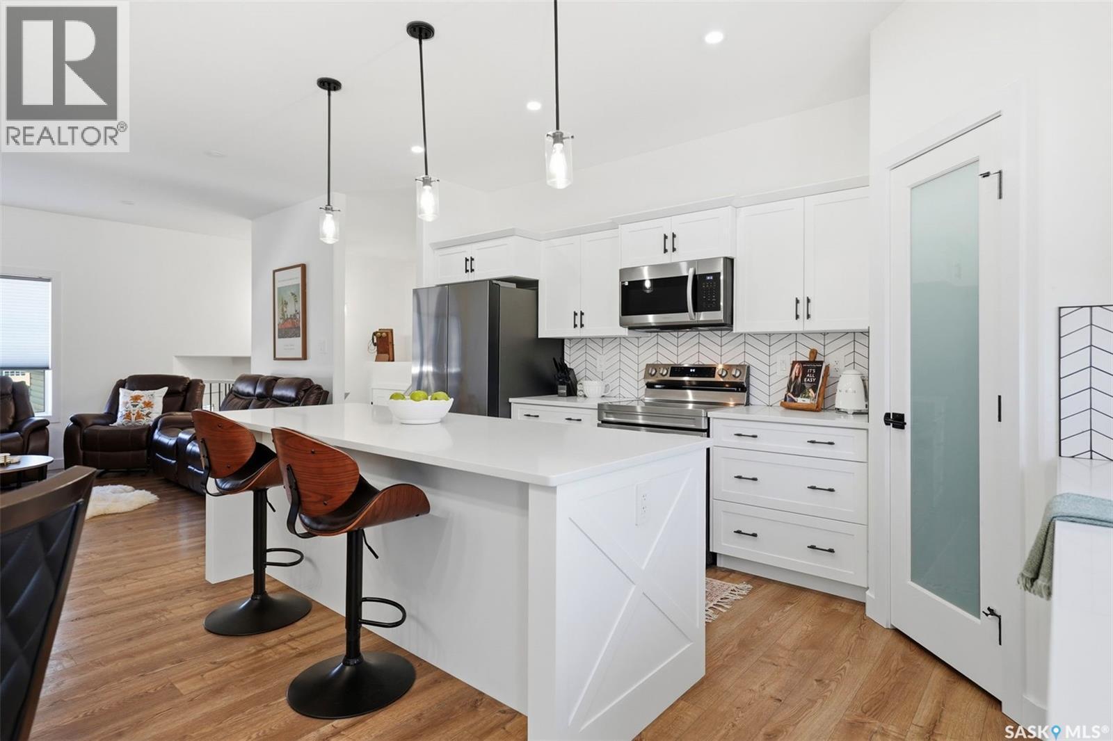 709 Sarazen Drive, Warman, SK - Indoor Photo Showing Kitchen With Upgraded Kitchen